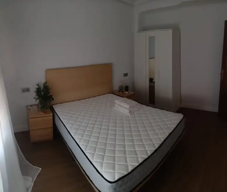 Schlafzimmer von Wohnungen zur Miete in Linares mit Klimaanlage, Heizung und Möbliert