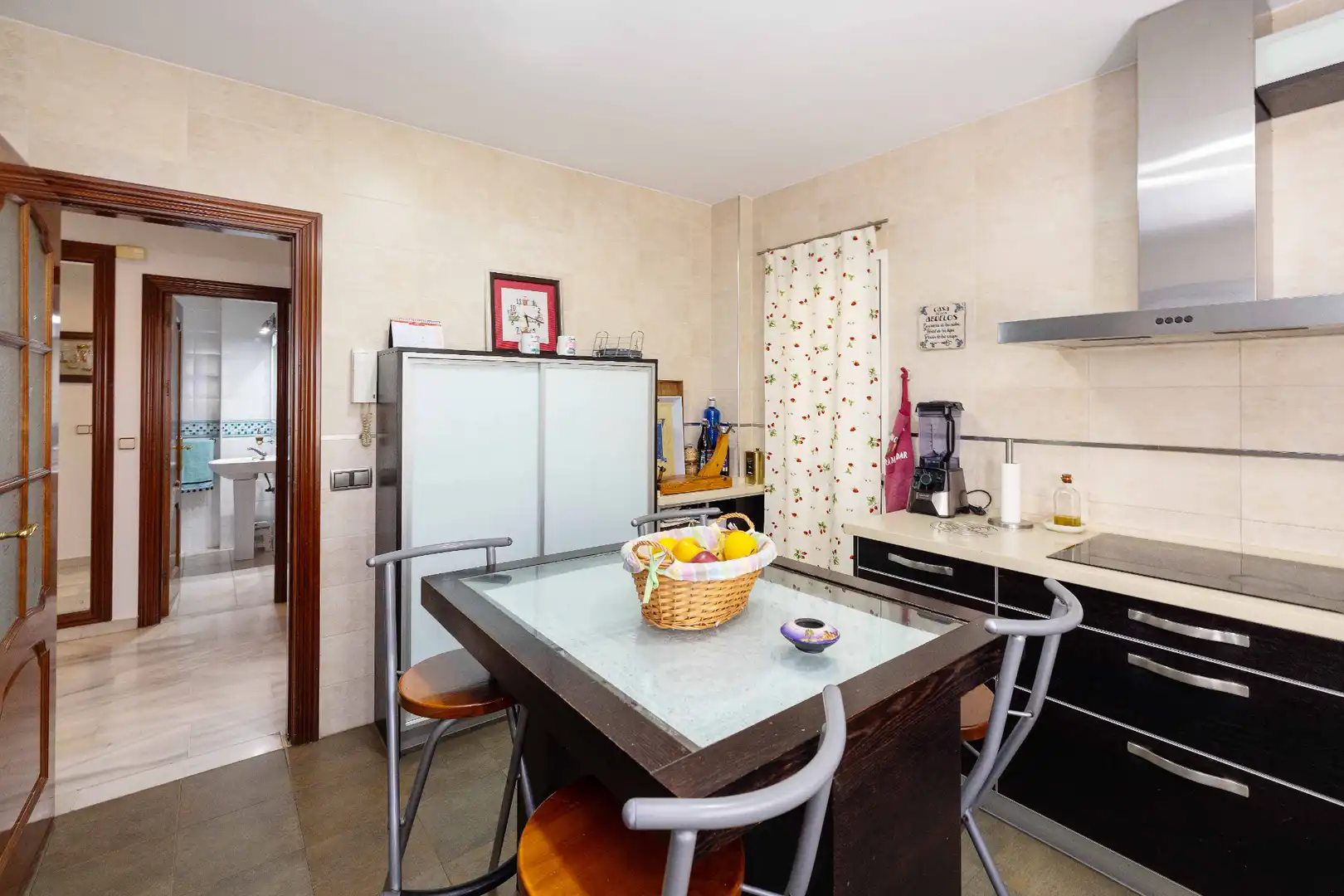 Cuina de Casa o xalet en venda en Málaga amb Aire condicionat, Calefacció i Jardí privat