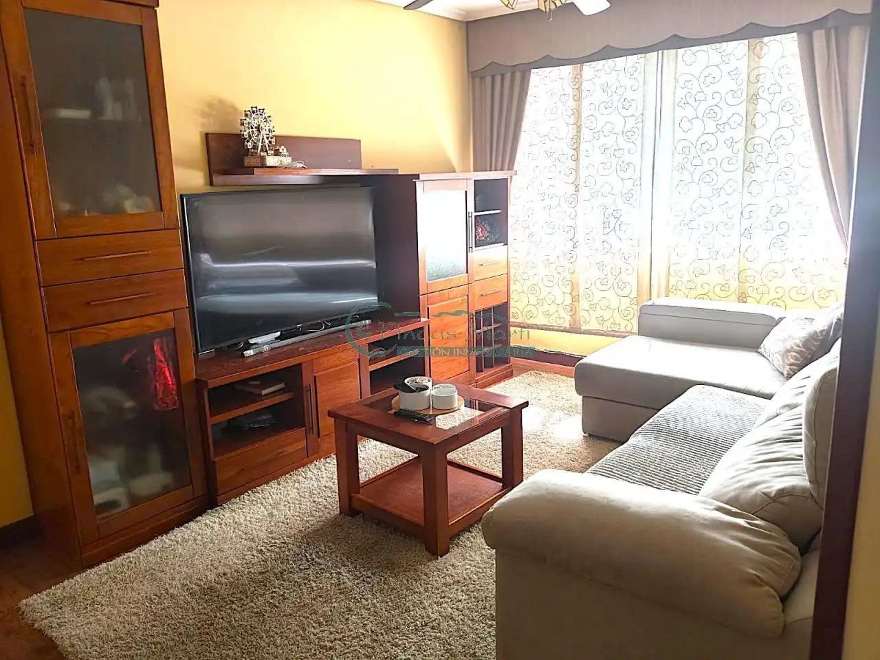 Sala de estar de Piso en venta en Vigo  con Trastero y Amueblado