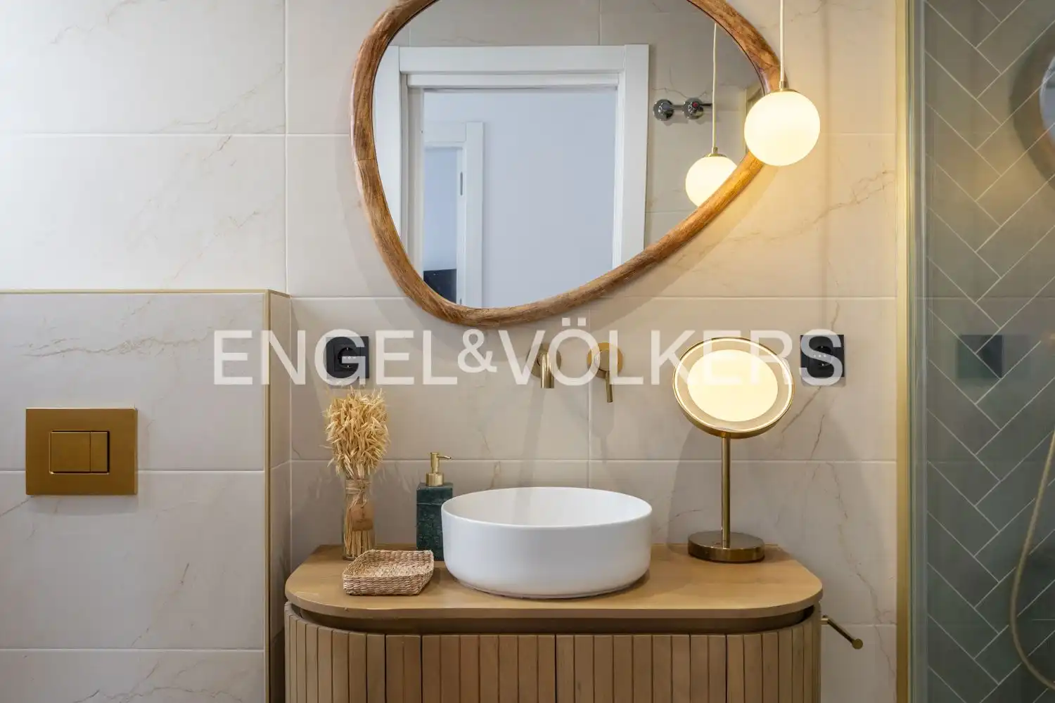 Baño de Piso en venta en Valencia con Aire acondicionado, Calefacción y Terraza