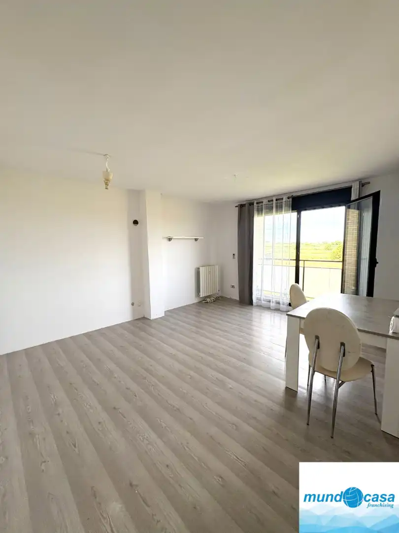Bedroom of Flat for sale in Pinseque  with Air Conditioner, Heating and Terrace