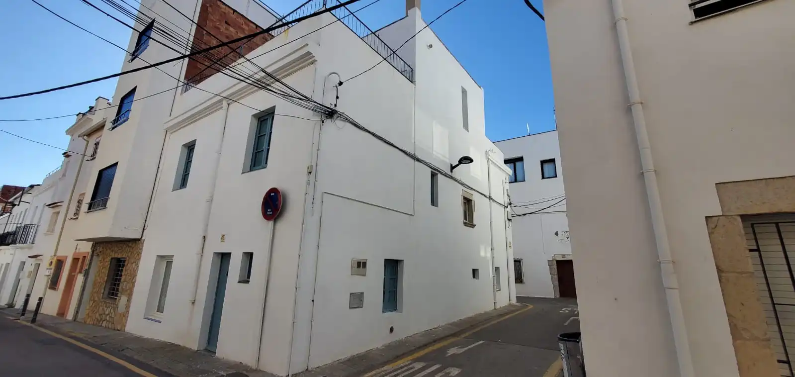 Außenansicht von Einfamilien-Reihenhaus zum Verkauf in L'Escala mit Heizung, Terrasse und Möbliert