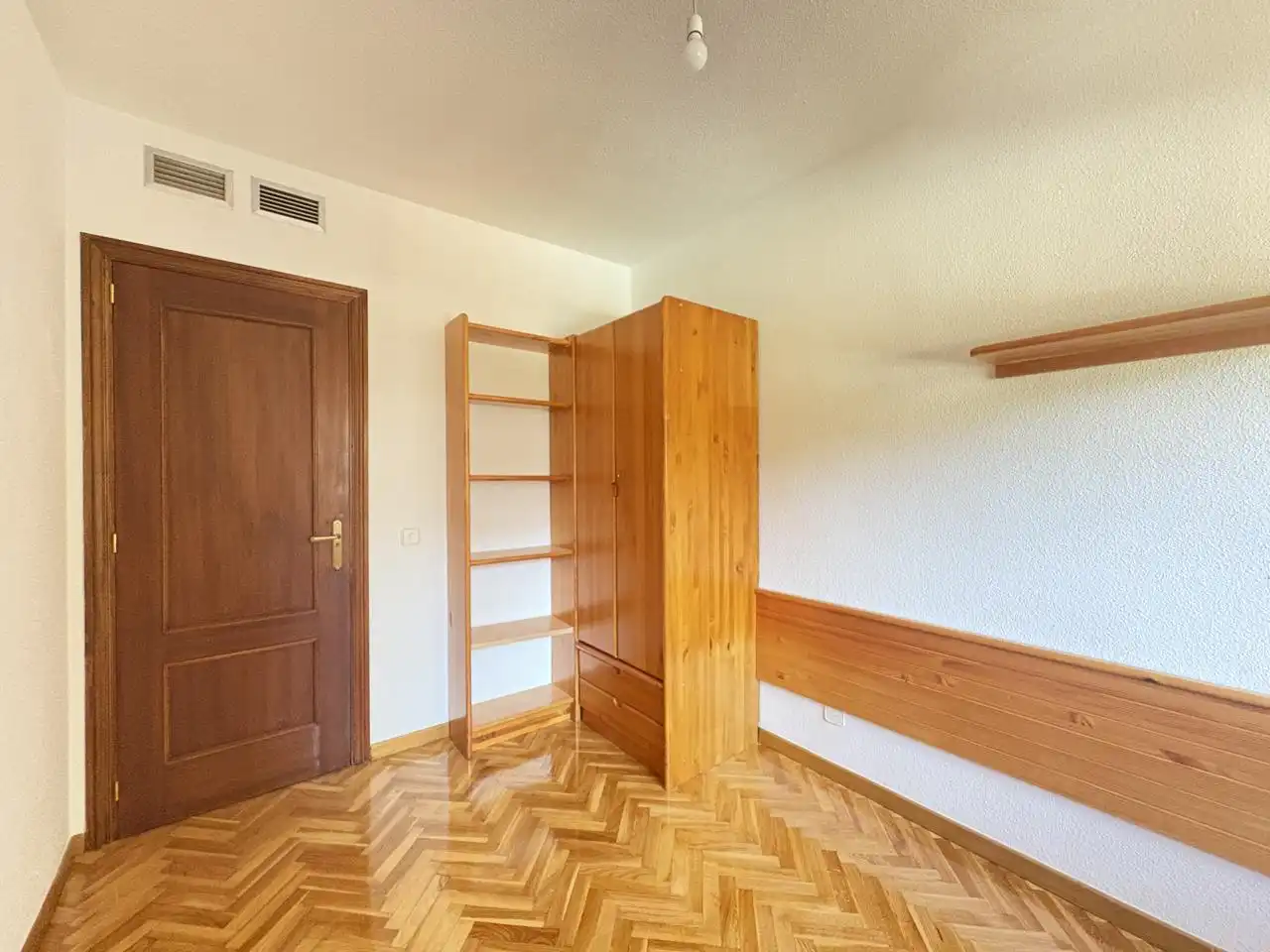 Schlafzimmer von Wohnung zur Miete in Madrid mit Klimaanlage, Heizung und Parkett