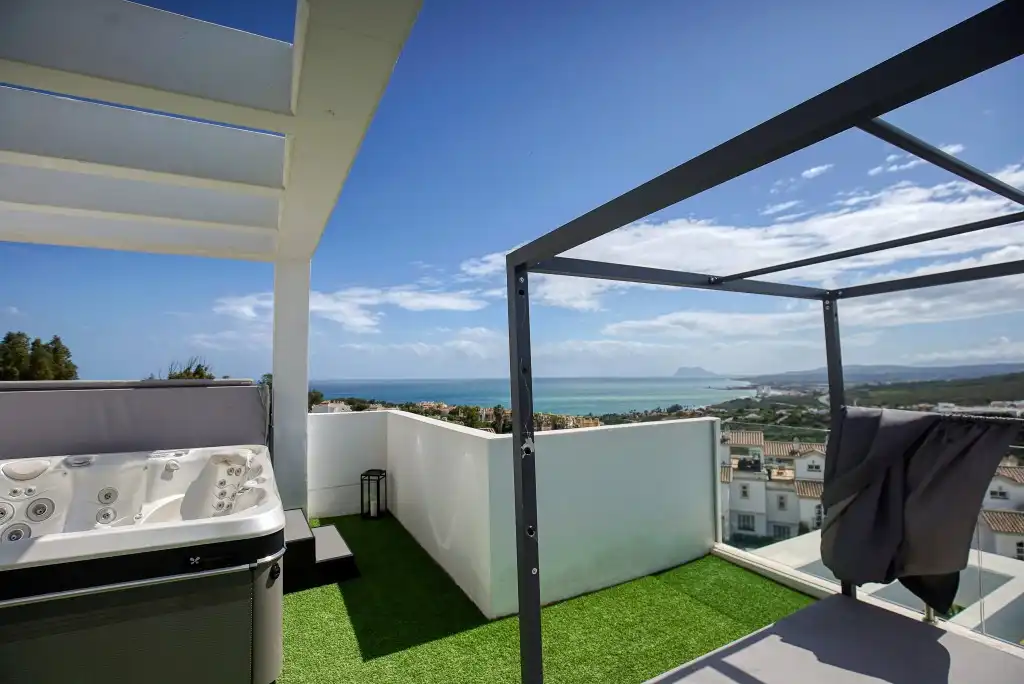 Terrassa de Dúplex en venda en Manilva amb Jardí privat, Moblat i Piscina comunitària