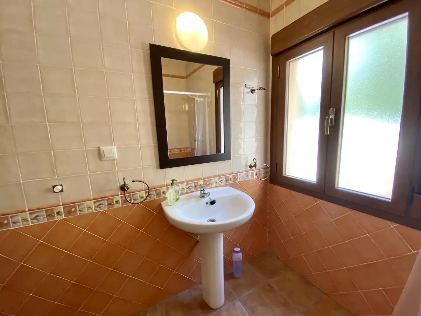 Baño de Casa o chalet en venta en Los Cortijos  con Calefacción, Terraza y Trastero