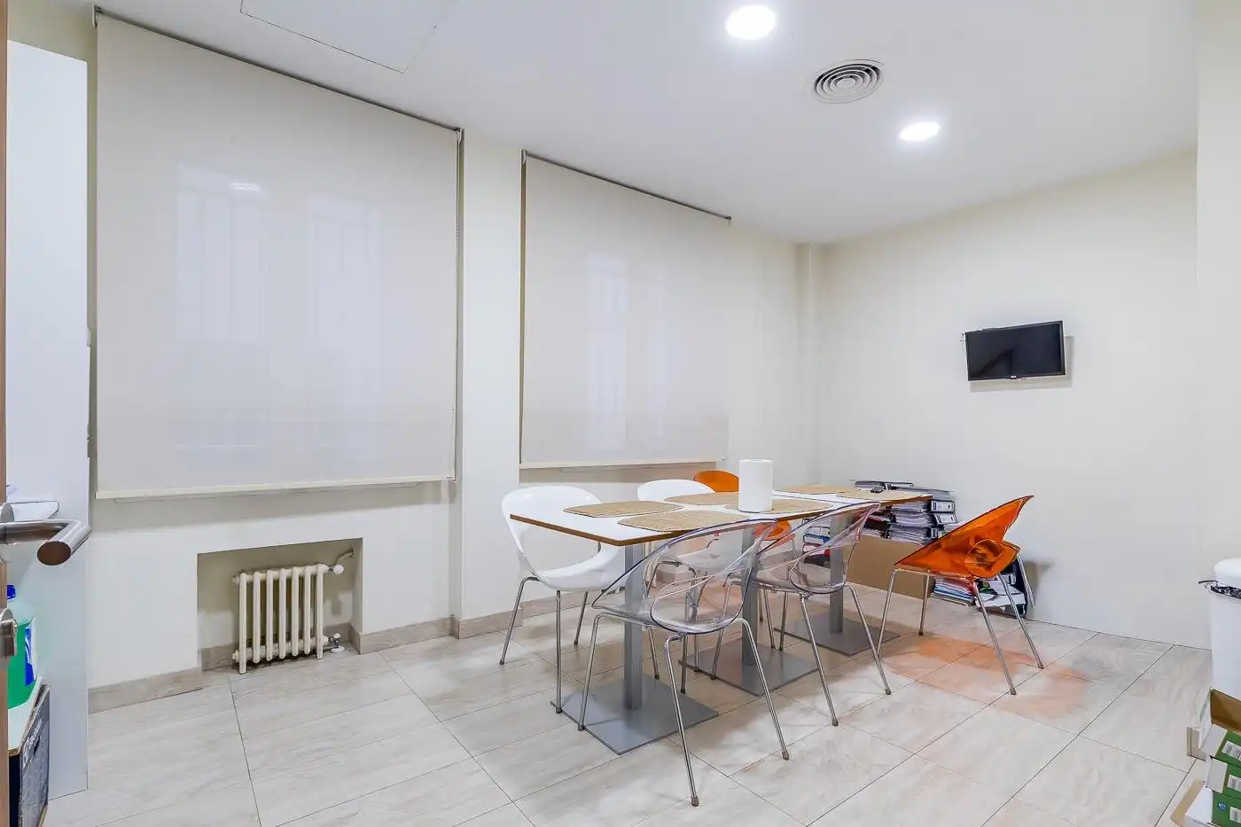 Comedor de Oficina de alquiler en Madrid con Aire acondicionado, Calefacción y Terraza