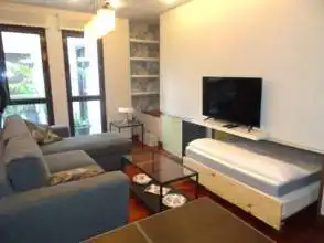 Sala d'estar de Pis de lloguer en Gijón  amb Calefacció, Parquet i Moblat