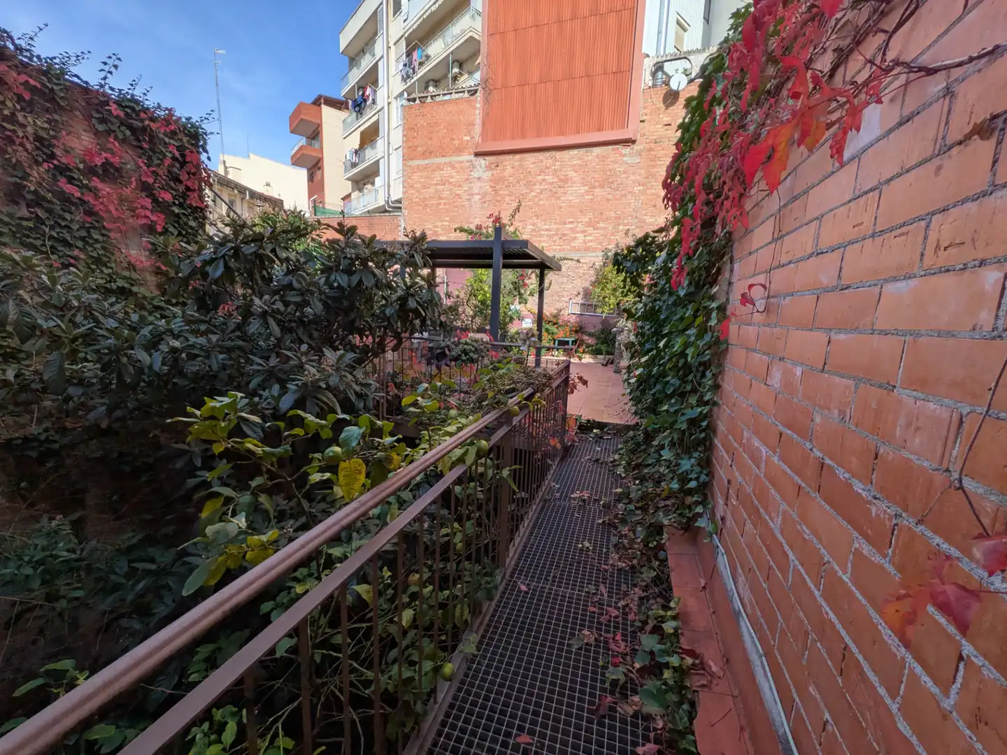 Terrassa de Casa adosada en venda en Gavà amb Calefacció, Jardí privat i Parquet