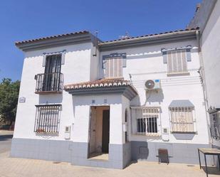 Vista exterior de Casa adosada en venda en Alhendín amb Parquet, Traster i Balcó
