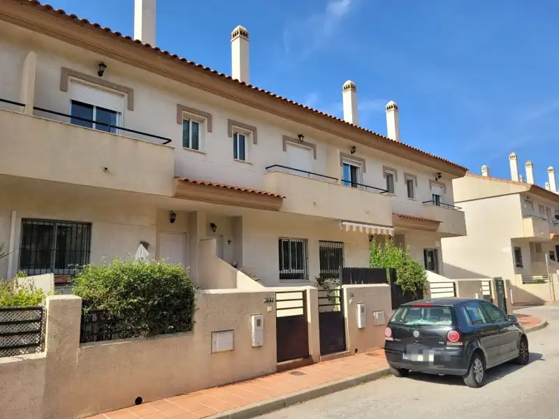 Casa adosada en venda a Calle Mar del Norte, 77, Jardines de Alhaurín - Huerta Alta - Fuensanguínea