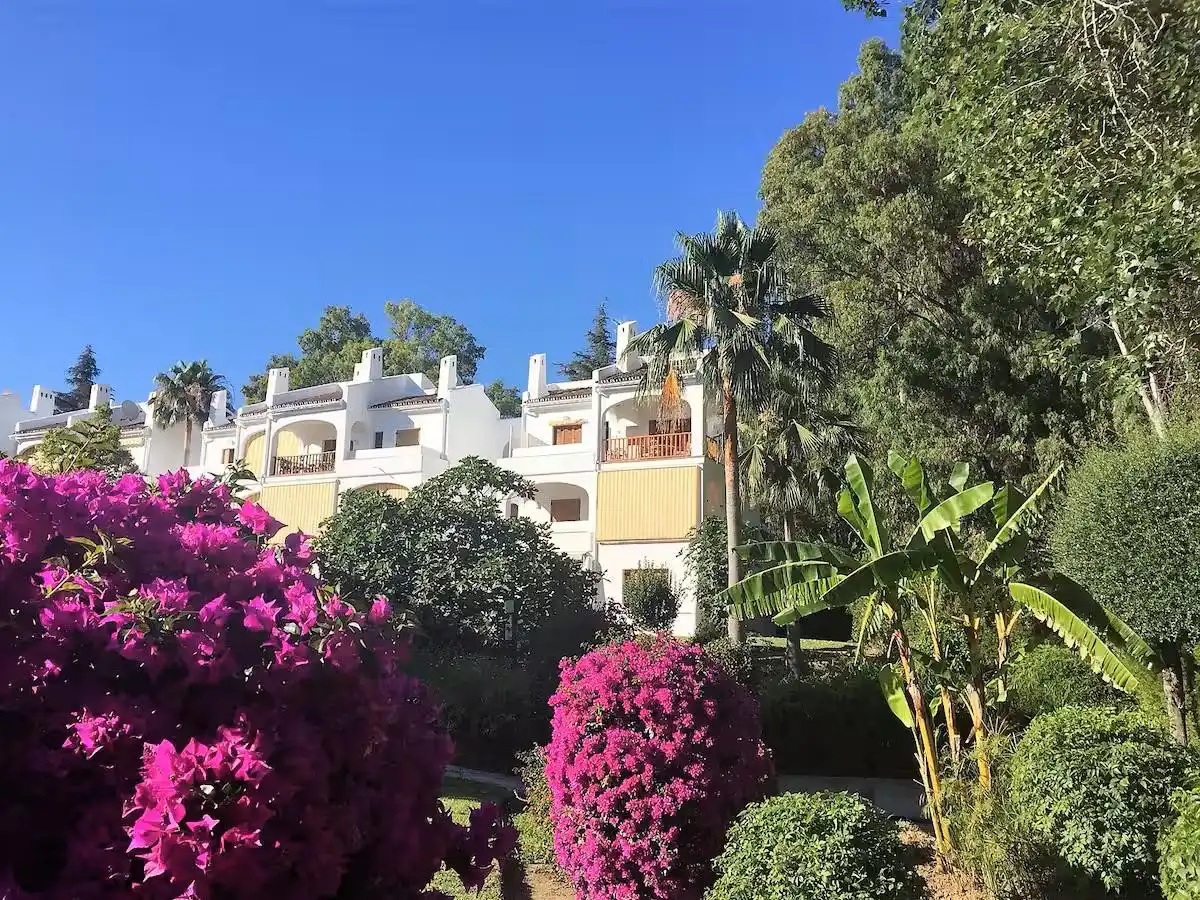 Vista exterior de Apartament en venda en Marbella amb Aire condicionat, Terrassa i Piscina