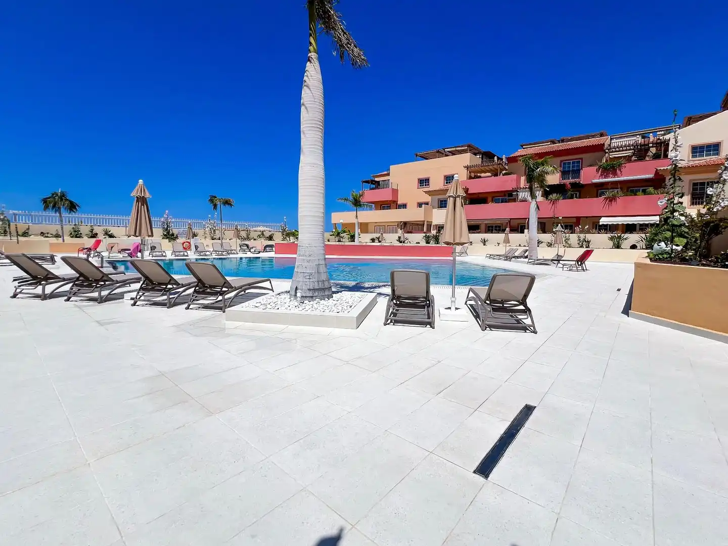 Schwimmbecken von Wohnungen zum Verkauf in Adeje mit Klimaanlage, Terrasse und Möbliert