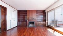 Sala d'estar de Àtic en venda en Vigo  amb Calefacció, Parquet i Terrassa