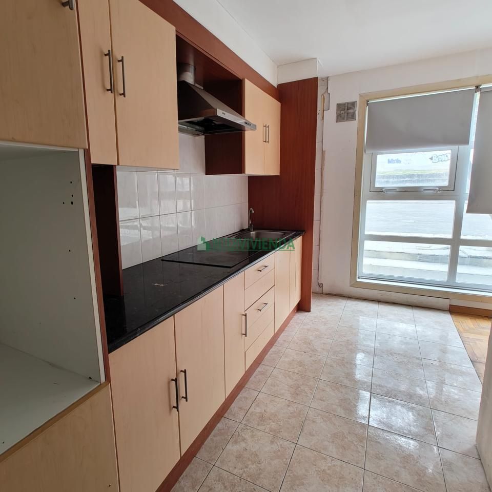 Cuina de Pis en venda en Vigo  amb Calefacció i Traster