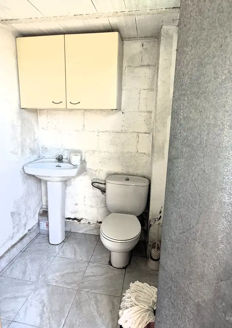 Bany de Casa o xalet en venda en Chozas de Abajo amb Calefacció i Piscina