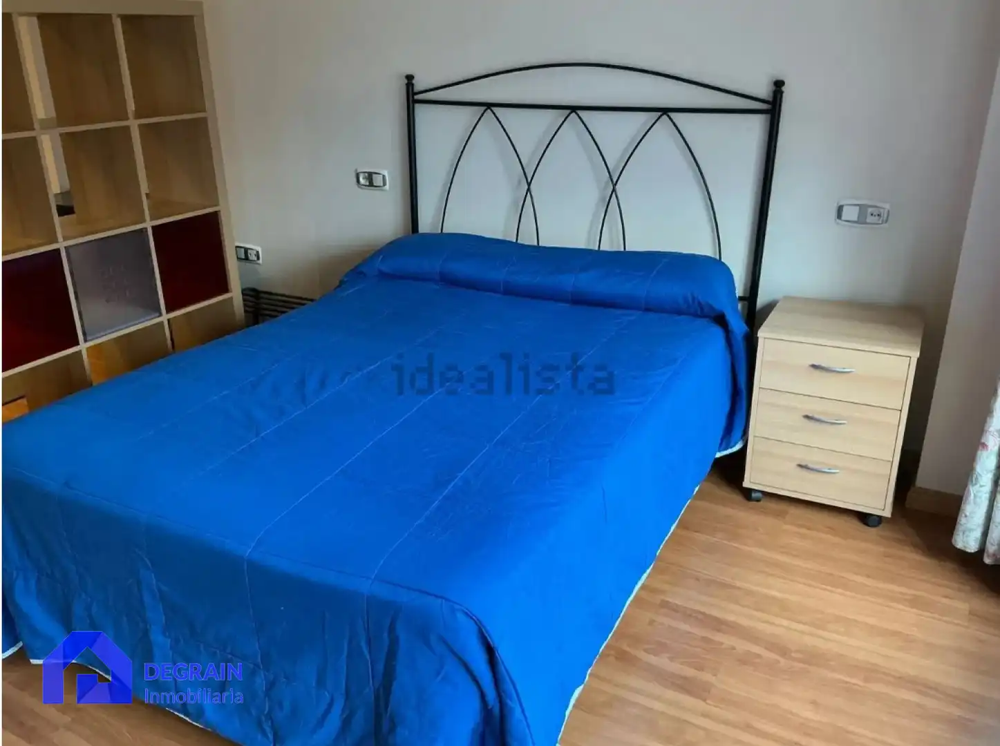 Dormitori de Pis de lloguer en Oviedo  amb Calefacció i Moblat