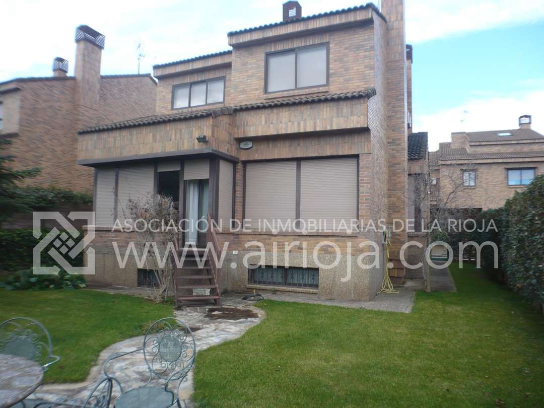 Garden of House or chalet for sale in  Logroño  with Air Conditioner, Heating and Private garden