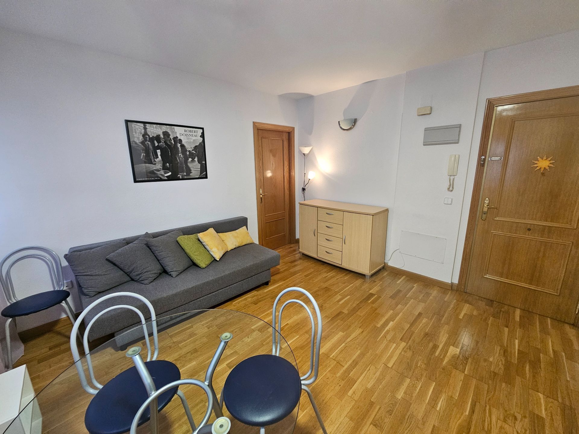 Sala d'estar de Apartament de lloguer en  Madrid Capital amb Aire condicionat, Calefacció i Traster