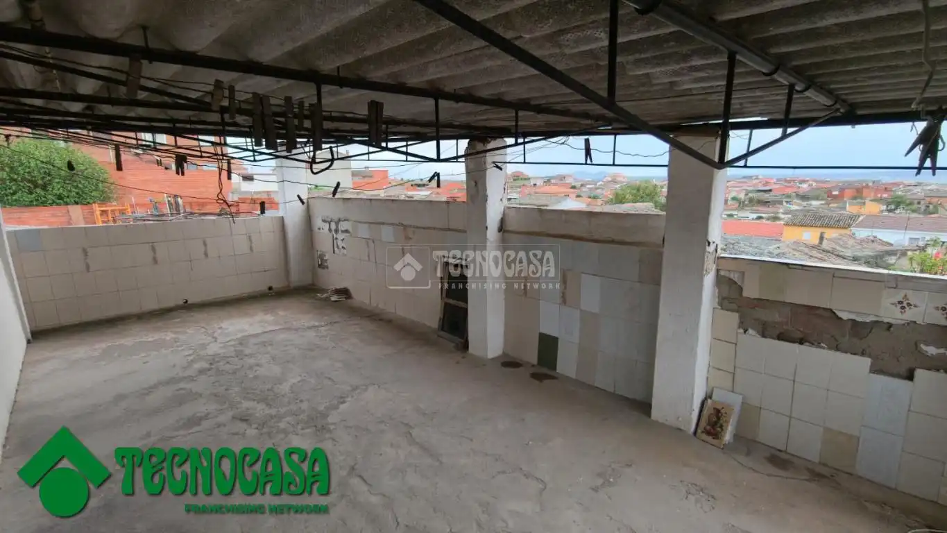 Einfamilien-Reihenhaus zum Verkauf in La Puebla de Montalbán mit Heizung, Privatgarten und Terrasse