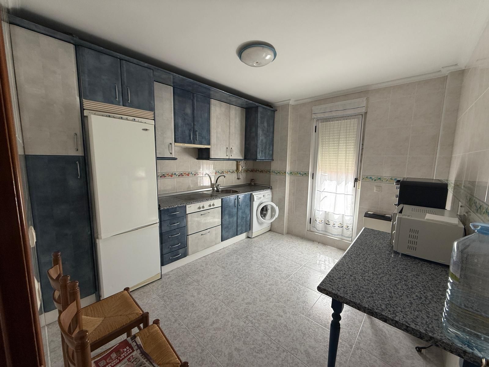 Cuina de Pis en venda en Peñaranda de Bracamonte amb Calefacció i Traster