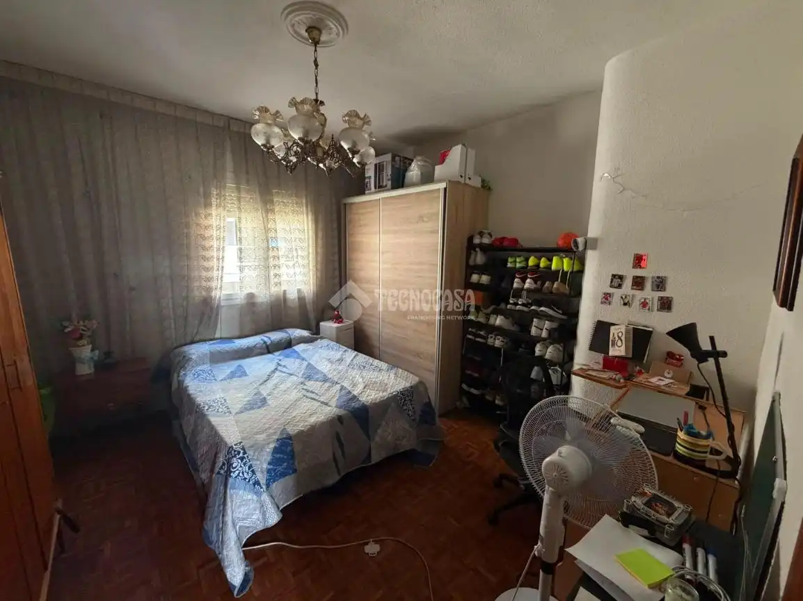 Flat for sale in C. Hermanos Álvarez Quintero, La Alhóndiga