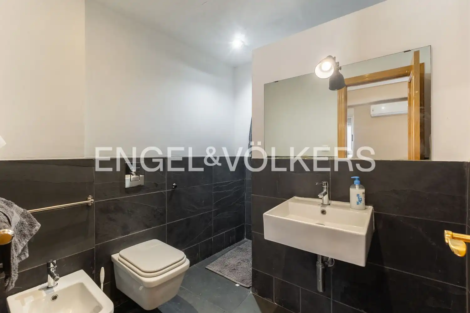 Badezimmer von Wohnung zur Miete in Valencia mit Klimaanlage, Heizung und Terrasse