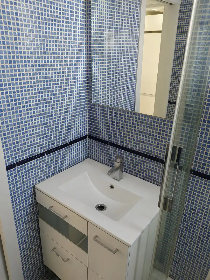 Badezimmer von Wohnung zur Miete in Sevilla mit Klimaanlage, Heizung und Parkett