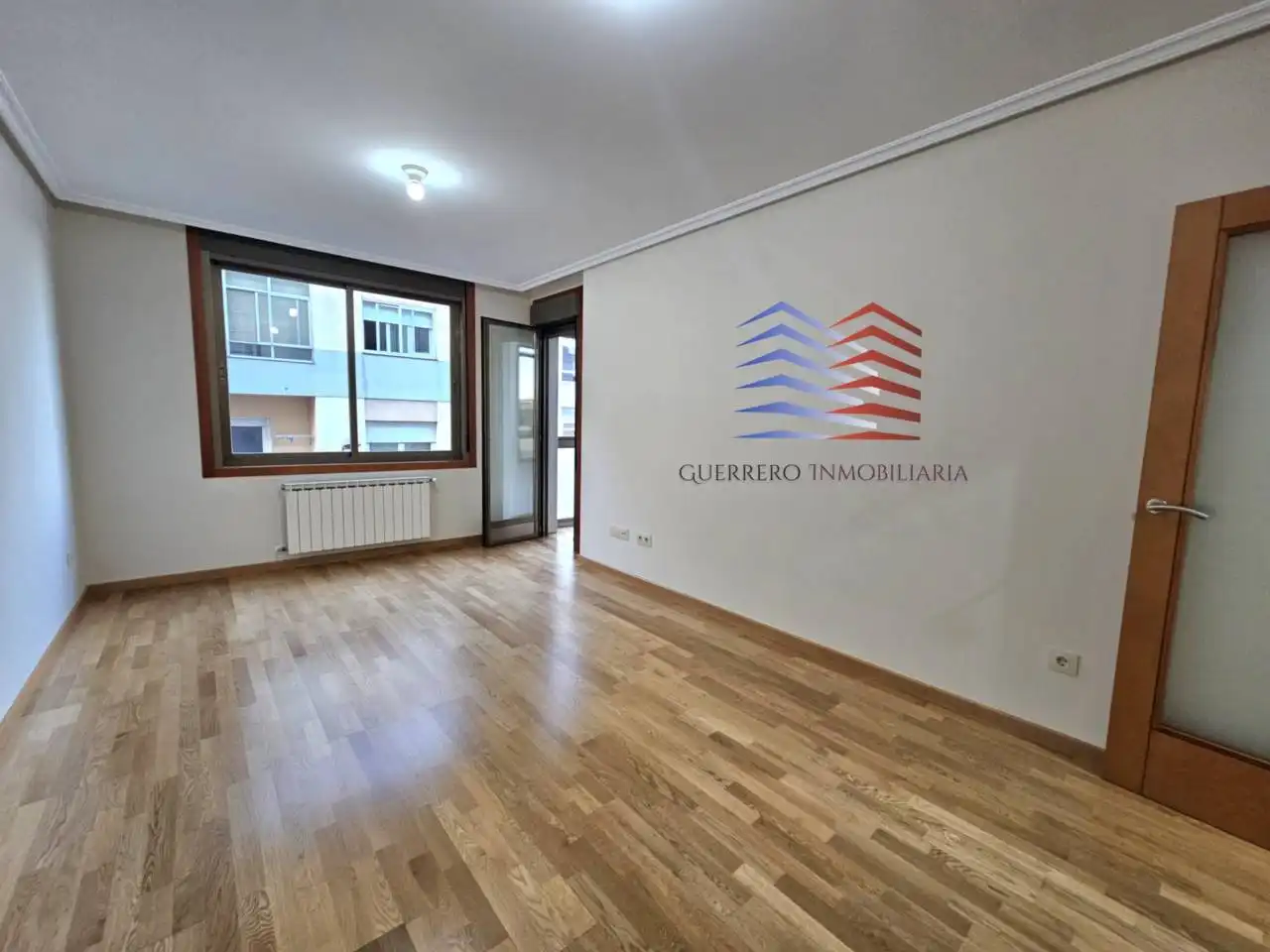 Außenansicht von Wohnung zur Miete in Ourense Capital  mit Heizung, Parkett und Abstellraum