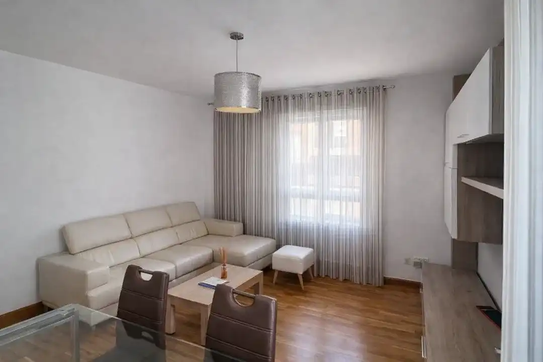 Sala d'estar de Pis en venda en Barañáin / Barañain amb Calefacció, Traster i Balcó
