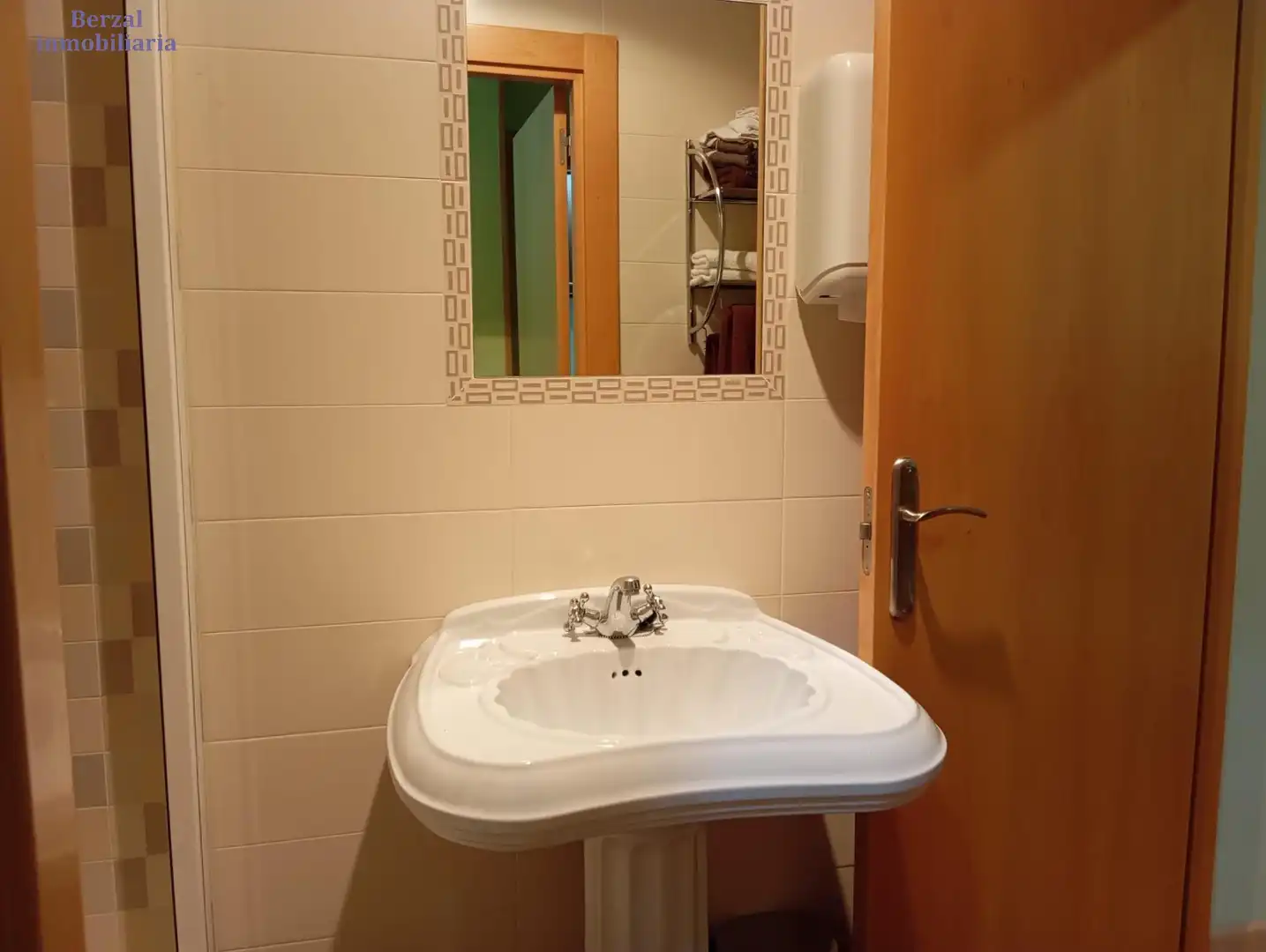 Baño de Local de alquiler en  Logroño
