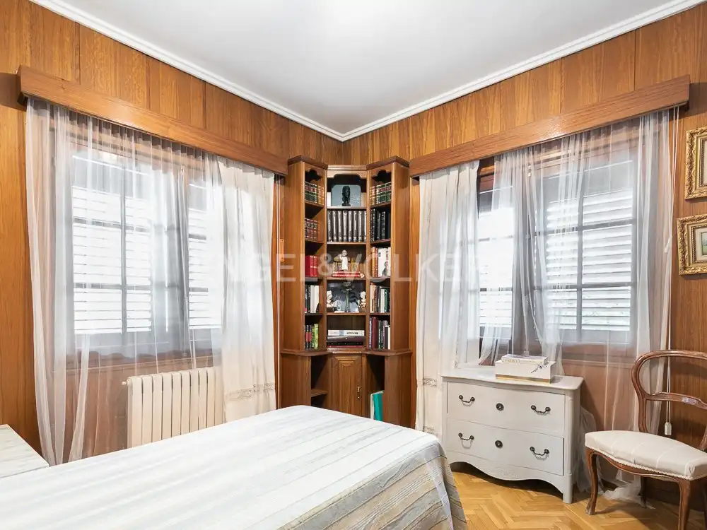 Habitación de Casa o chalet en venta en Paterna con Calefacción, Jardín privado y Parquet