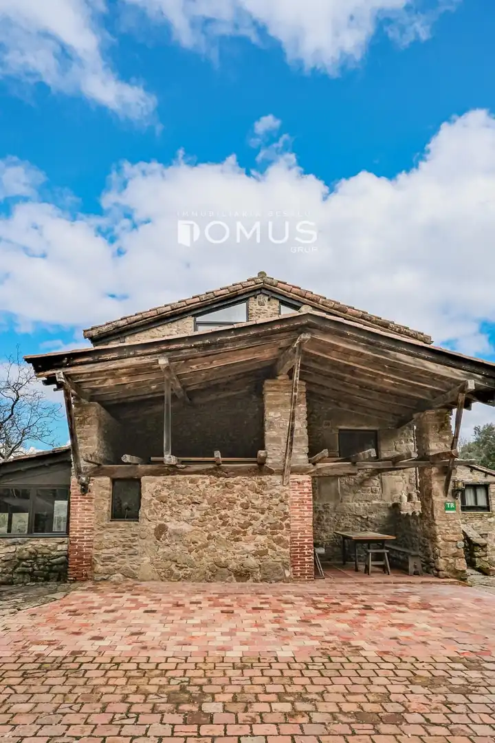 Vista exterior de Finca rústica en venta en Santa Pau con Calefacción, Parquet y Piscina