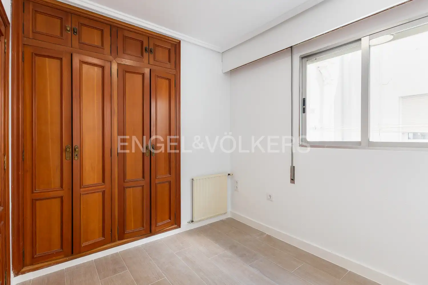 Schlafzimmer von Wohnung zur Miete in Valencia mit Klimaanlage, Heizung und Terrasse