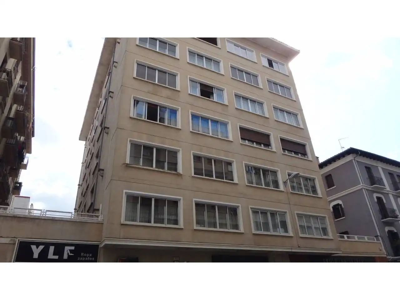 Vista exterior de Piso en venta en  Pamplona / Iruña con Calefacción, Parquet y Trastero