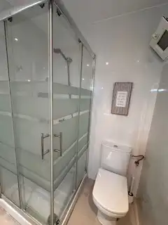 Baño de Apartamento de alquiler en León Capital  con Calefacción, Parquet y Terraza