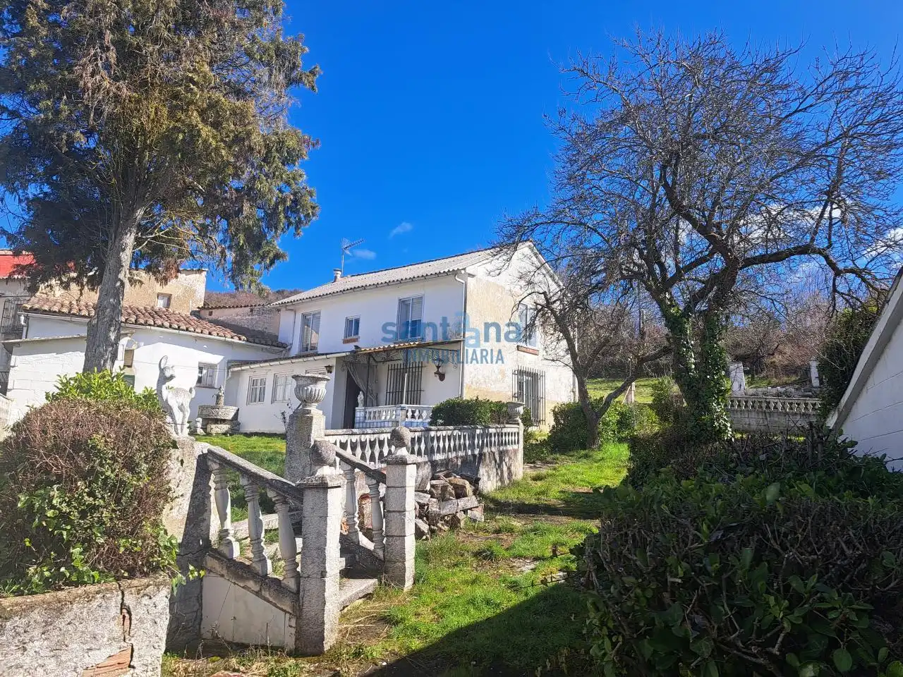 Vista exterior de Casa o xalet en venda en Gradefes amb Calefacció, Jardí privat i Traster