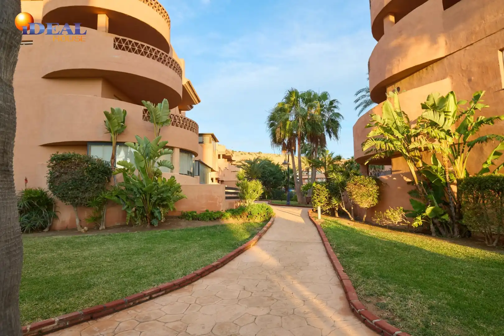Vista exterior de Piso en venta en El Ejido con Aire acondicionado, Calefacción y Jardín privado