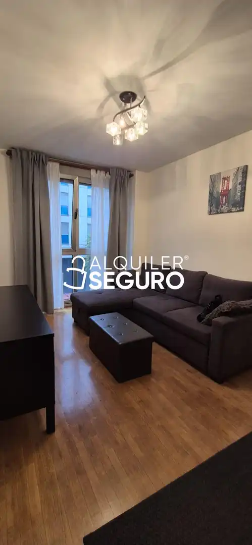 Sala d'estar de Pis de lloguer en Gijón  amb Calefacció, Traster i Moblat