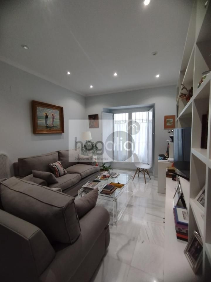 Living room of Flat to rent in  Sevilla Capital  with Air Conditioner, Storage room and Furnished