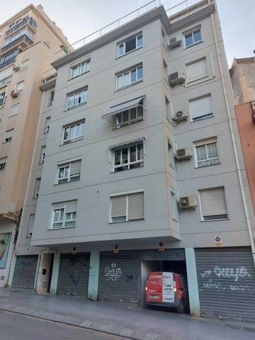 Piso en Venta en C/ Alameda Barceló  en El Molinillo - Capuchinos