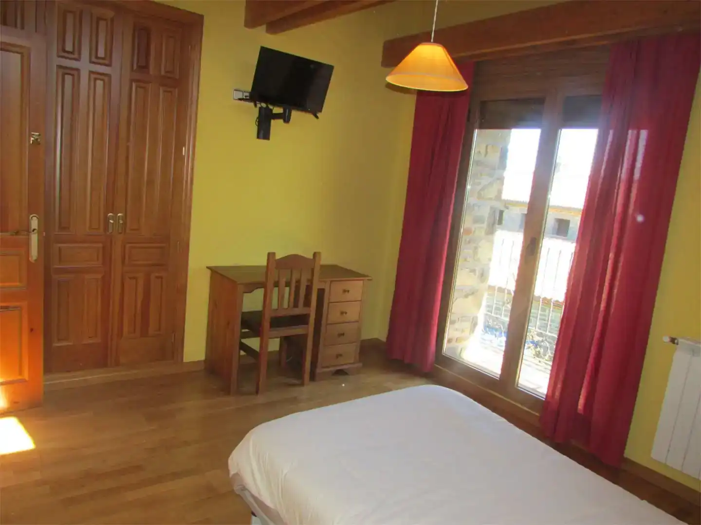 Dormitori de Casa o xalet de lloguer en Jaca amb Jardí privat, Parquet i Moblat