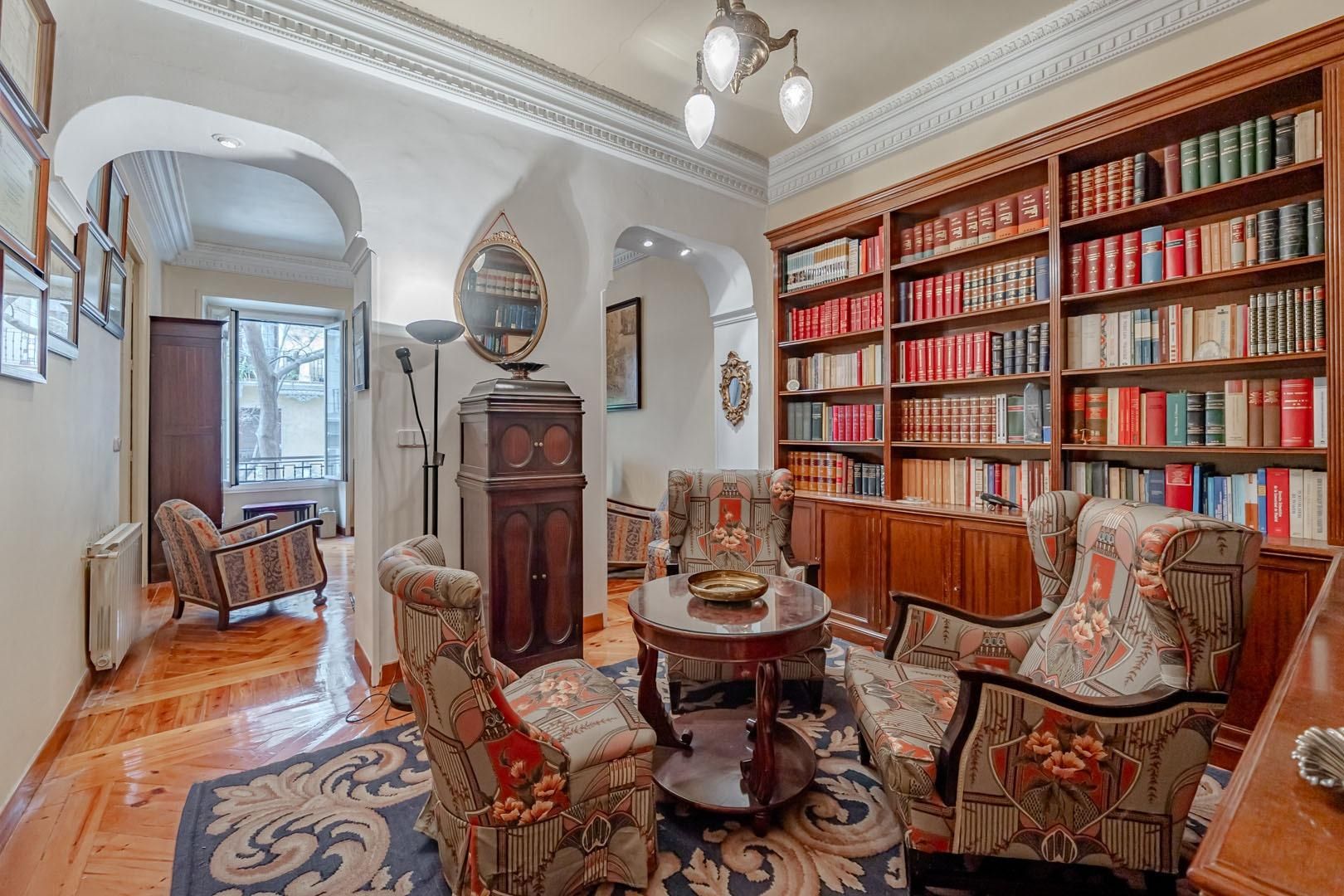 Sala d'estar de Pis en venda en  Madrid Capital amb Calefacció i Balcó