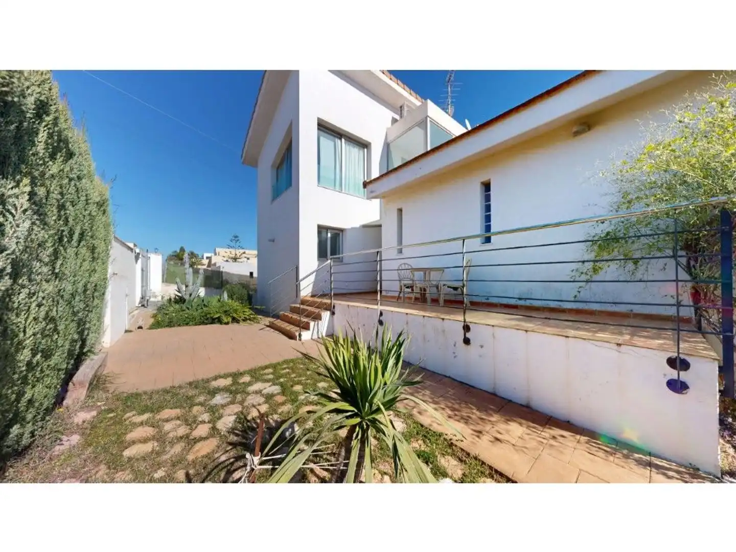 Vista exterior de Casa o xalet en venda en Rocafort amb Jardí privat, Terrassa i Piscina