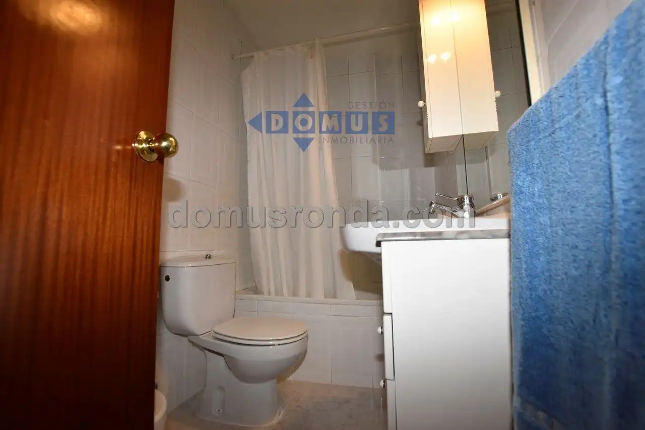 Baño de Piso en venta en Ronda con Trastero, Amueblado y Lavadora