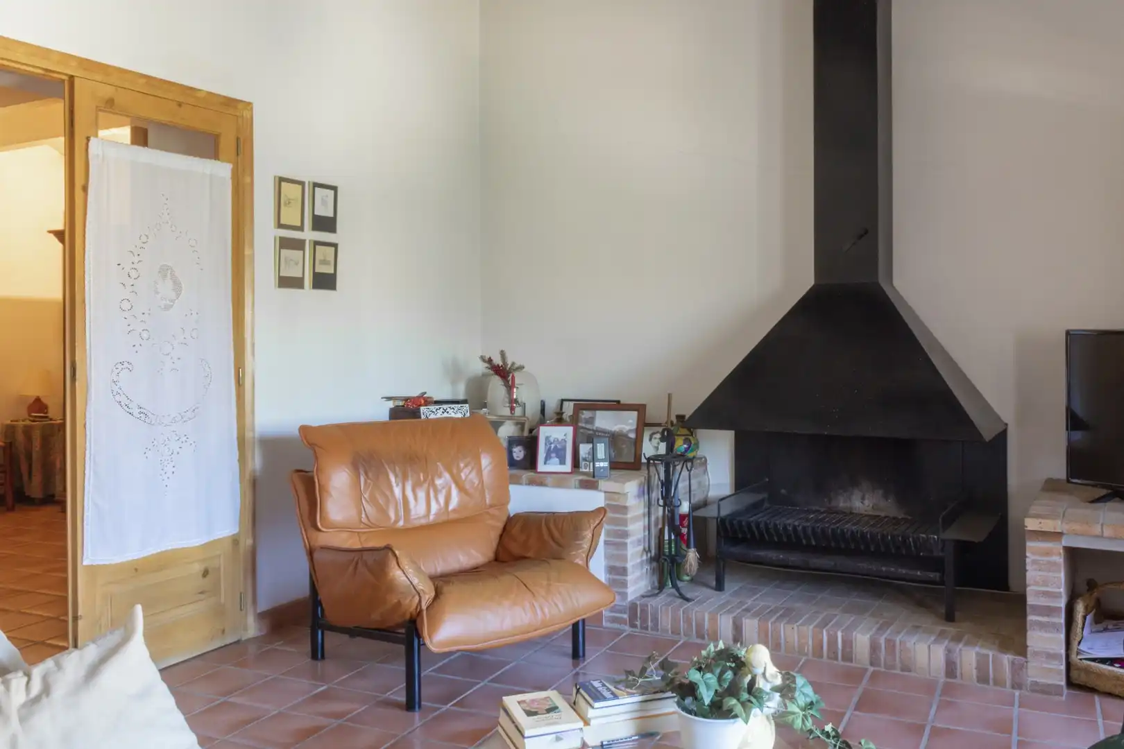 Sala d'estar de Finca rústica en venda en Cabanelles amb Calefacció, Terrassa i Moblat