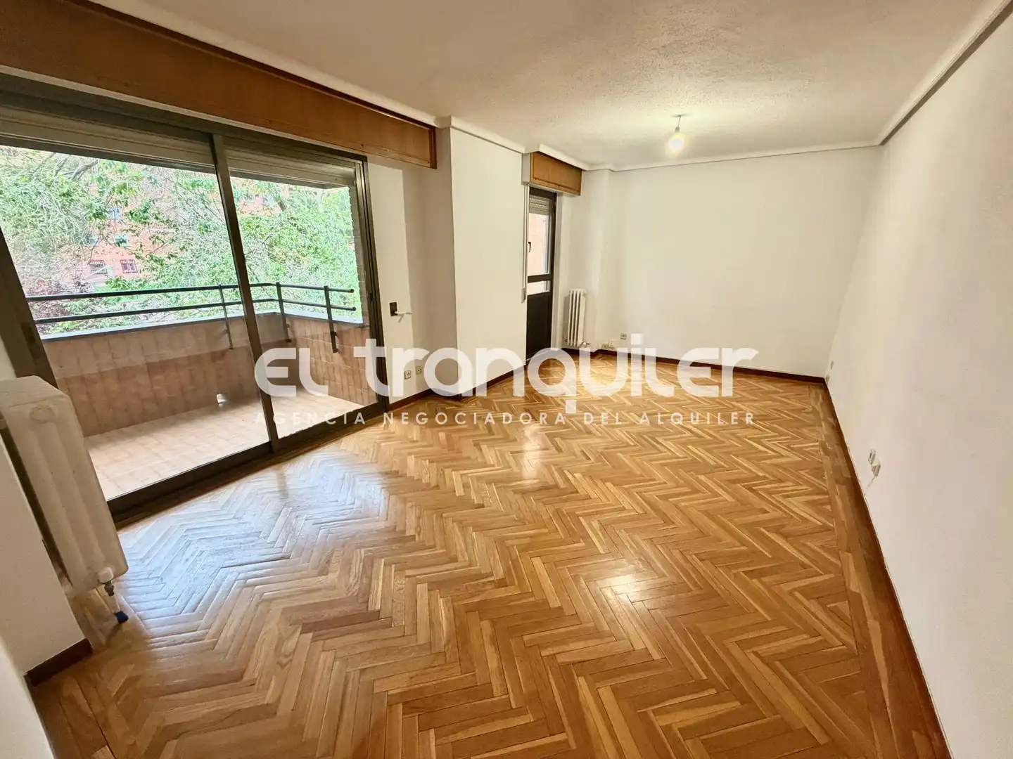 Sala d'estar de Pis de lloguer en  Madrid Capital amb Parquet, Terrassa i Rentadora