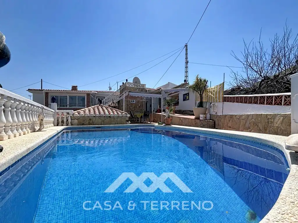 Chalet con piscina en venta en Urbanización Santa Rosa, imagen 3