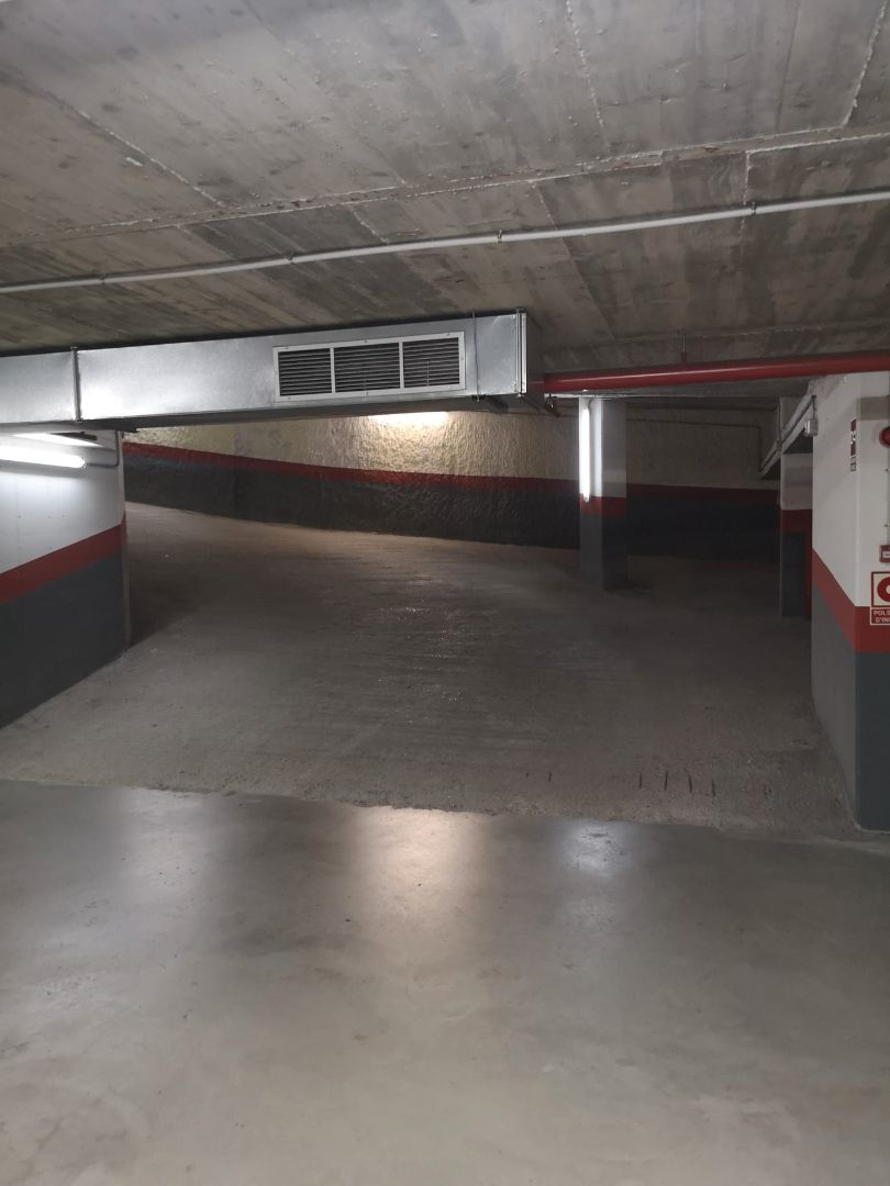Garage for rent in Carrer de Sant Jordi, La Plana