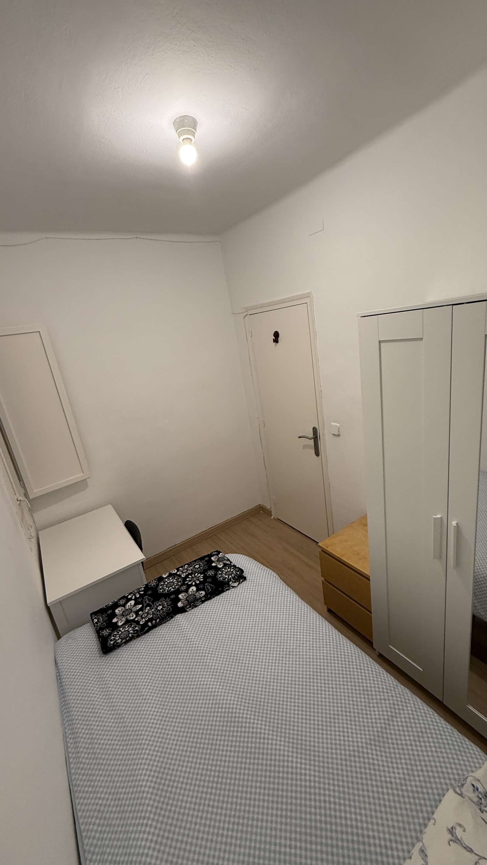 Bedroom of Flat to share in  Barcelona Capital  with Air Conditioner and Terrace