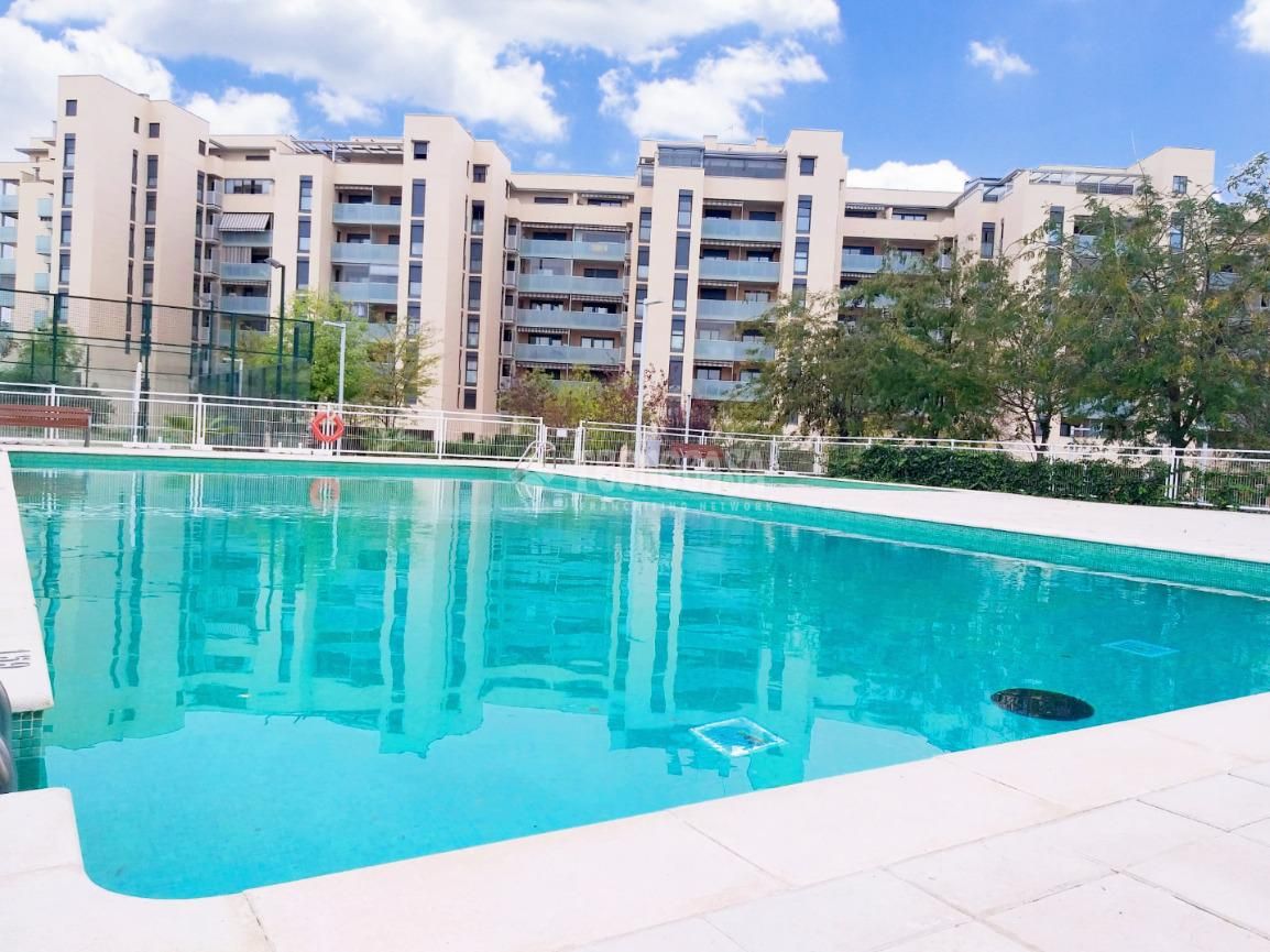 Piscina de Pis en venda en  Zaragoza Capital amb Aire condicionat, Calefacció i Parquet
